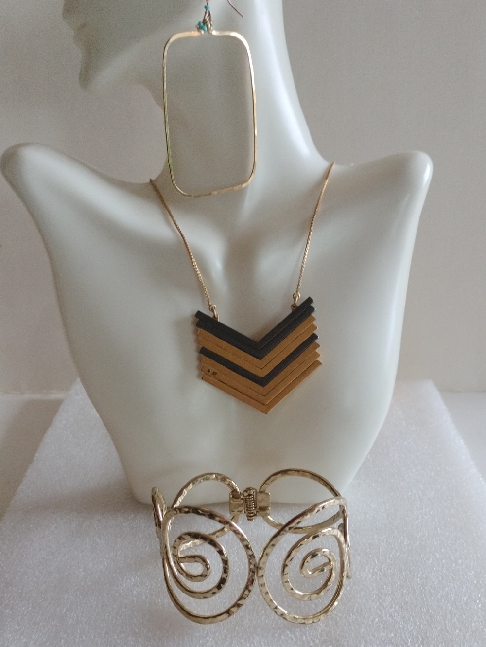 High End Heavy Gold Plated Jewelry Set - Necklace, Cuff & Square Hoop Earrings